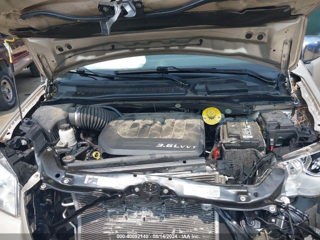2C4RC1JG1GR133379 Chrysler Town & Country Limited