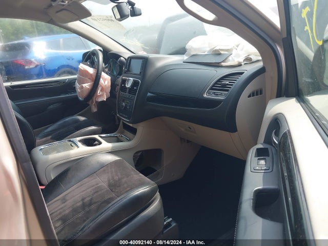 2C4RC1JG1GR133379 Chrysler Town & Country Limited
