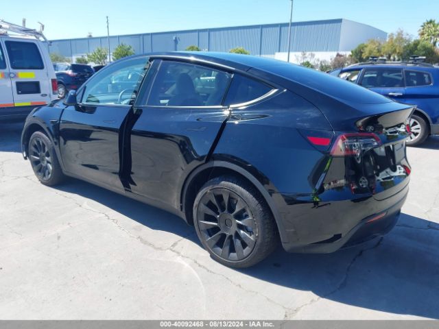 2024 TESLA MODEL Y 7SAYGDED2RF085894 Photo 2