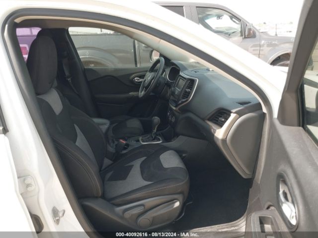 1C4PJLABXFW761802 Jeep Cherokee Sport
