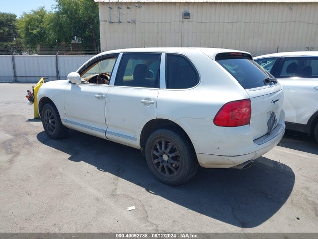 2005 PORSCHE CAYENNE WP1AA29P45LA23508 Photo 2