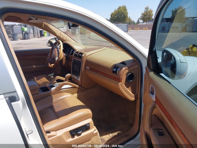 2005 PORSCHE CAYENNE WP1AA29P45LA23508 Photo 4