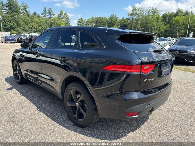 2019 JAGUAR F-PACE SADCJ2FXXKA602044 Photo 2