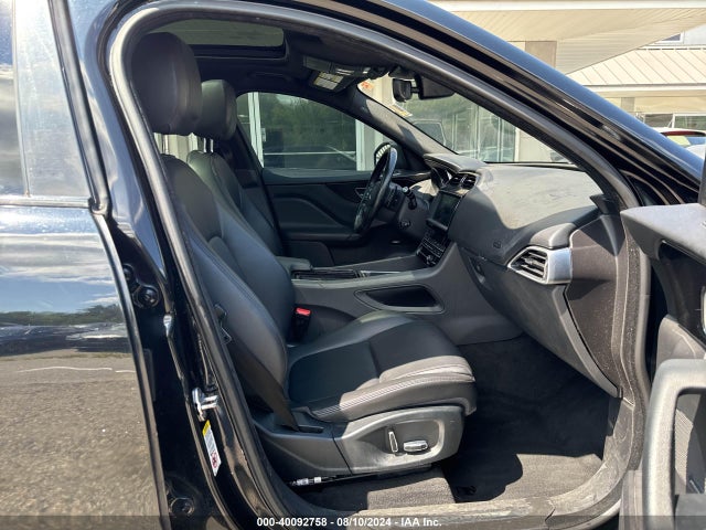 2019 JAGUAR F-PACE SADCJ2FXXKA602044 Photo 4