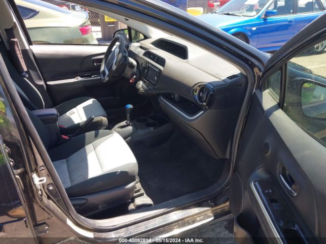 JTDKDTB3XG1121189 Toyota Prius C Two
