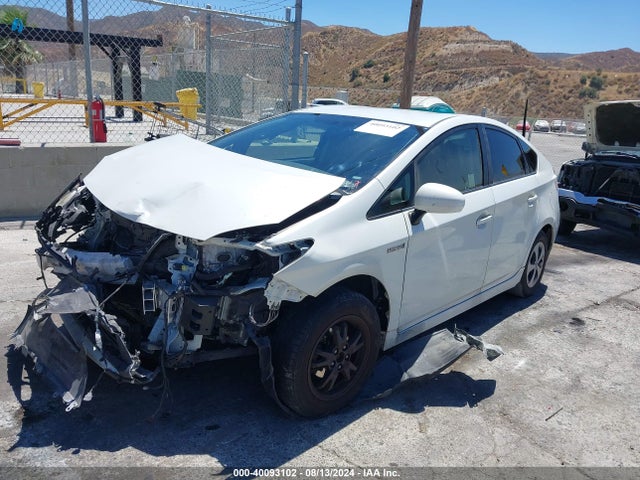 Toyota Prius Three 2015 JTDKN3DU4F0472039 Image 2