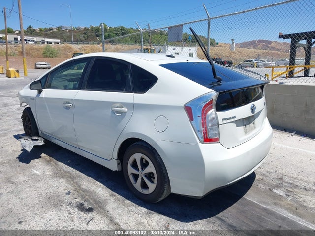 Toyota Prius Three 2015 JTDKN3DU4F0472039 Image 3