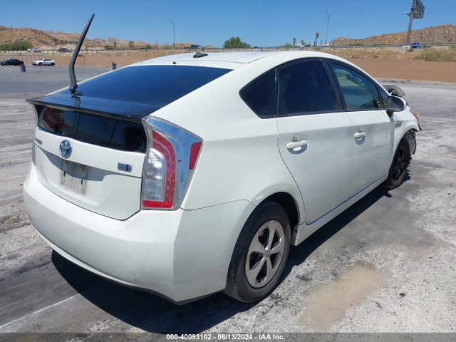 Toyota Prius Three 2015 JTDKN3DU4F0472039 Image 4