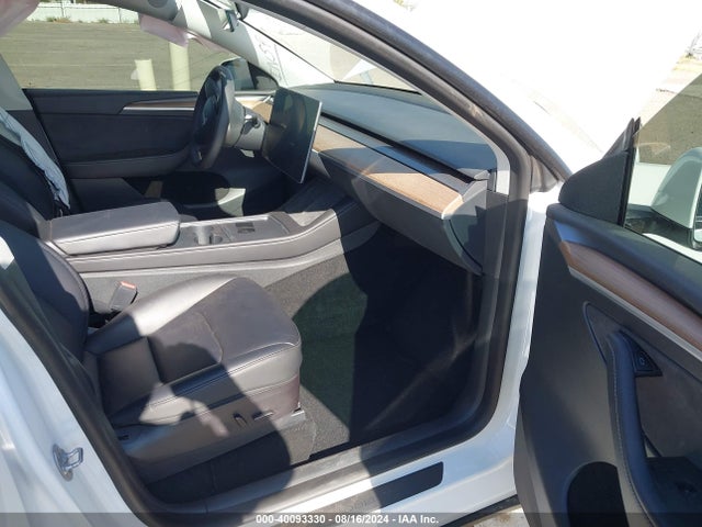 2023 TESLA MODEL Y 7SAYGDEE9PF639941 Photo 4
