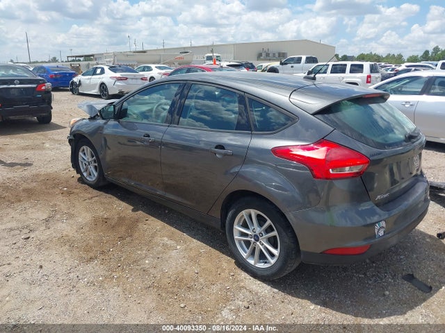 Ford FOCUS SE 2017 1FADP3K24HL295472 Image 3