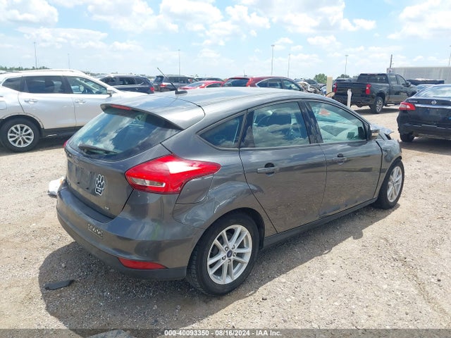 Ford FOCUS SE 2017 1FADP3K24HL295472 Image 4