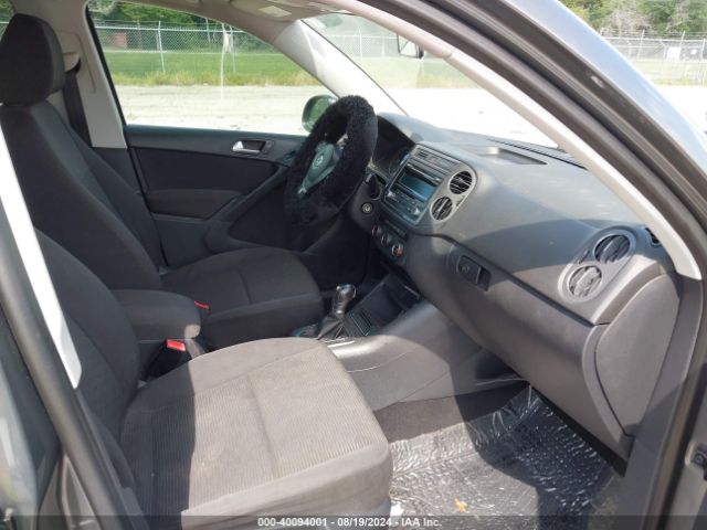 WVGAV3AXXEW501674 Volkswagen TIGUAN S