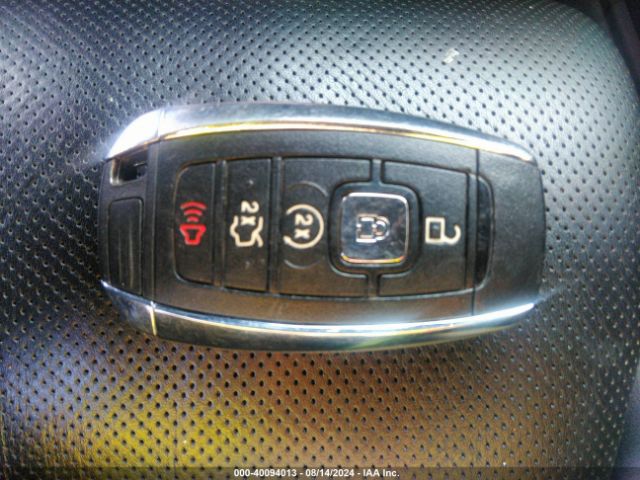 1LN6L9NC8H5611915 Lincoln Continental Reserve