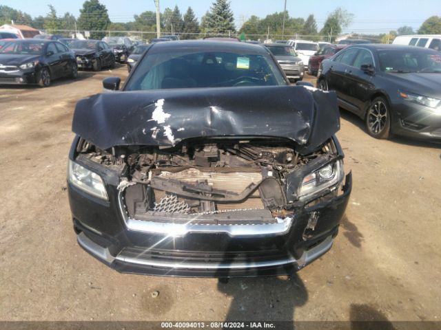 1LN6L9NC8H5611915 Lincoln Continental Reserve