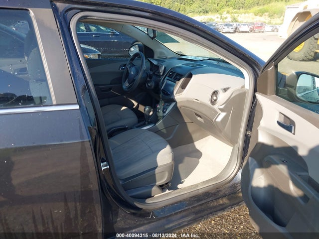 40094315 :رقم المزاد ، 1G1JC5SH2E4213715 vin ، 2014 Chevrolet Sonic Lt Auto مزاد بيع