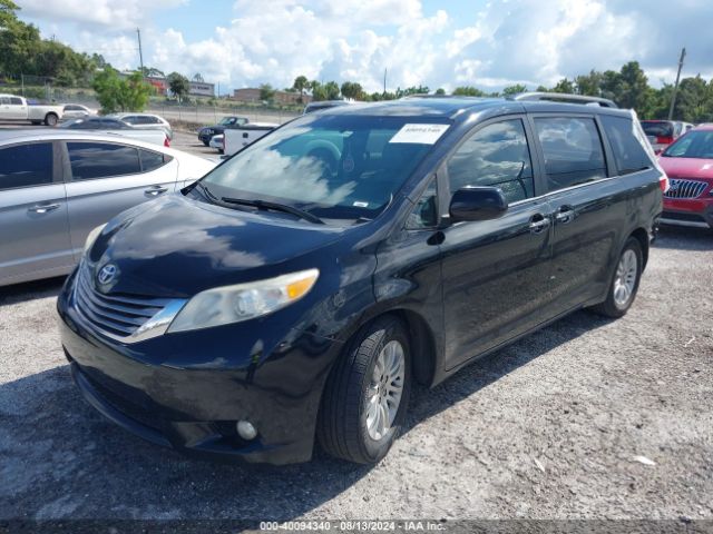 5TDYZ3DC4HS807211 Toyota Sienna Xle 8 Passenger