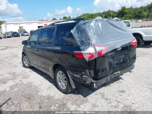 5TDYZ3DC4HS807211 Toyota Sienna Xle 8 Passenger