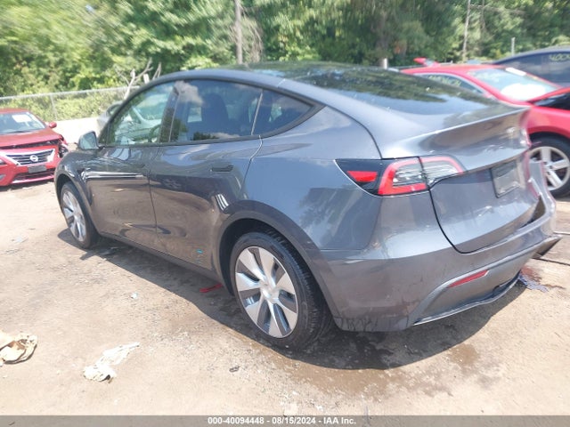 2024 TESLA MODEL Y 7SAYGDEE3RA215753 Photo 2