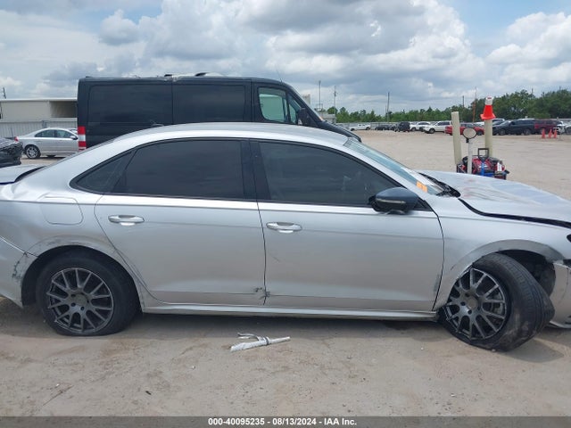 1VWAA7A35MC015565 Volkswagen Passat 2.0t S