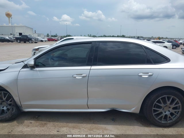1VWAA7A35MC015565 Volkswagen Passat 2.0t S