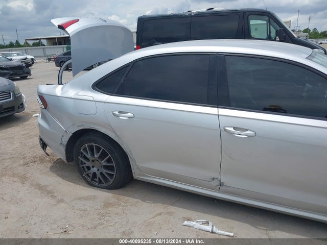 1VWAA7A35MC015565 Volkswagen Passat 2.0t S