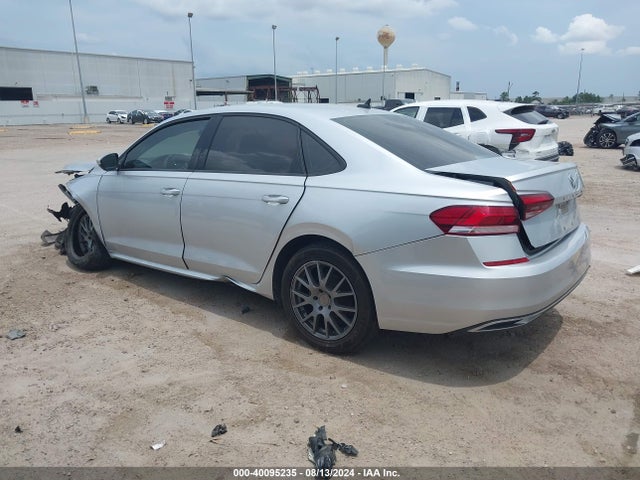 1VWAA7A35MC015565 Volkswagen Passat 2.0t S