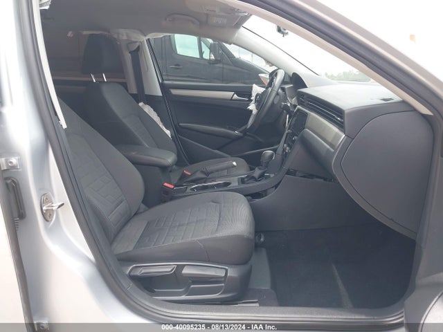 1VWAA7A35MC015565 Volkswagen Passat 2.0t S