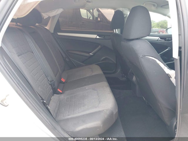 1VWAA7A35MC015565 Volkswagen Passat 2.0t S
