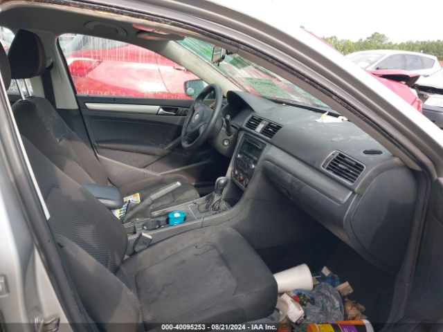 1VWAT7A3XEC034740 Volkswagen Passat 1.8t S