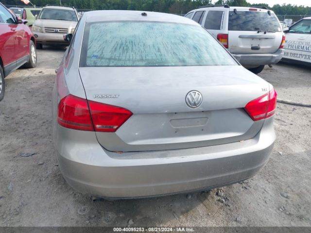 1VWAT7A3XEC034740 Volkswagen Passat 1.8t S