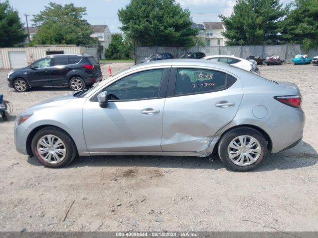 3MYDLBYVXKY517661 Toyota YARIS L