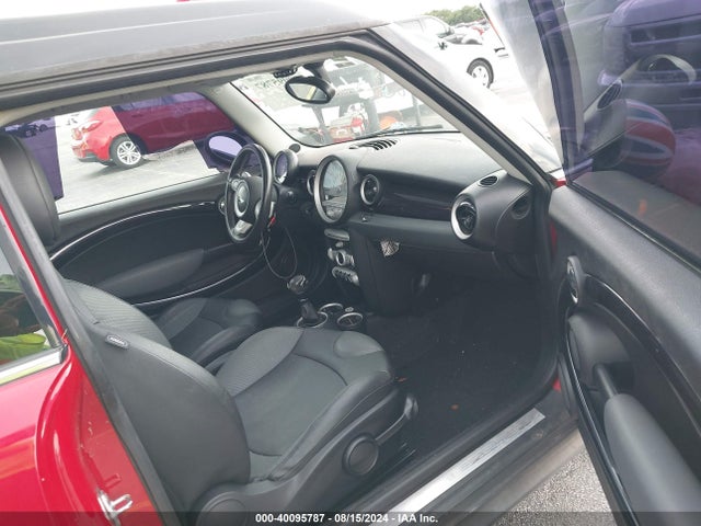 2009 MINI COOPER CLUBMAN WMWML33529TX34150 Photo 4