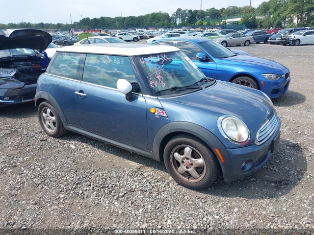 2010 MINI COOPER WMWMF3C53ATZ27595 Photo 0