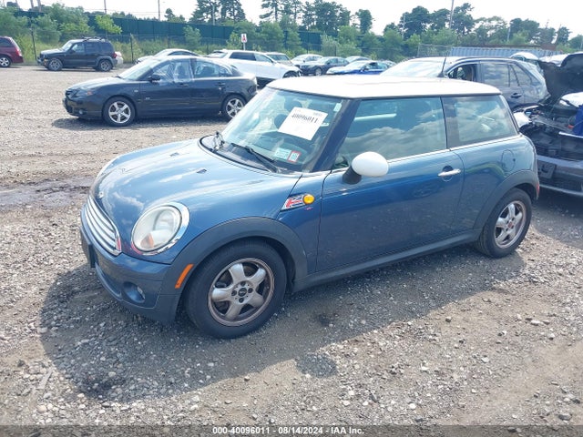2010 MINI COOPER WMWMF3C53ATZ27595 Photo 1