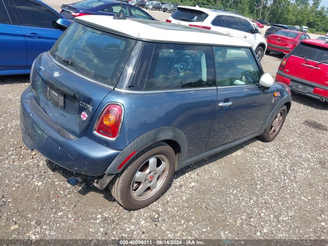 2010 MINI COOPER WMWMF3C53ATZ27595 Photo 3