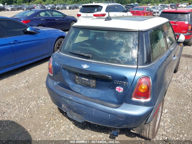 2010 MINI COOPER WMWMF3C53ATZ27595 Photo 5