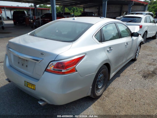 Nissan Altima 2.5 S 2015 1N4AL3AP1FN338324 Image 4