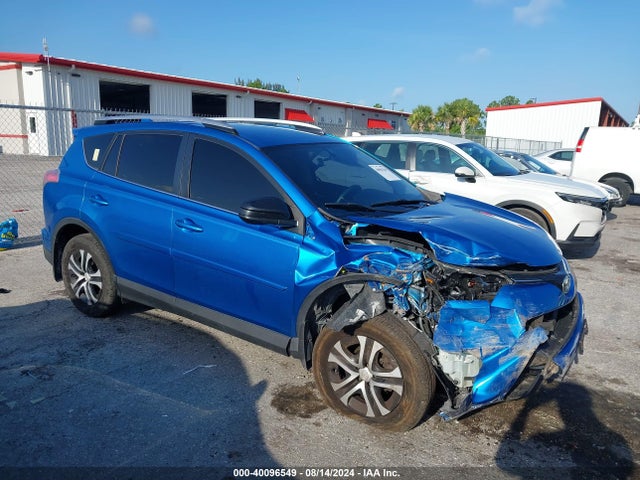 Toyota RAV4 LE 2016 JTMZFREV1GJ086986 головне зображення