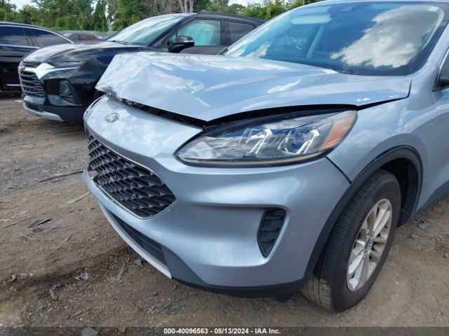 1FMCU9G67NUB92383 Ford ESCAPE SE