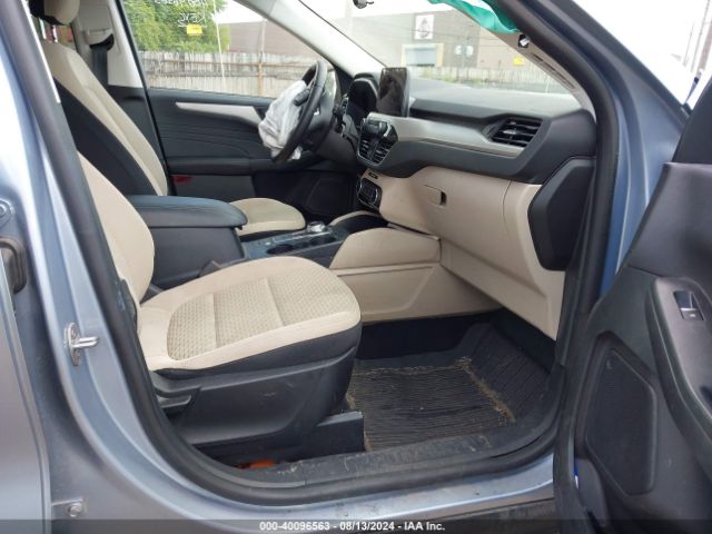 1FMCU9G67NUB92383 Ford ESCAPE SE