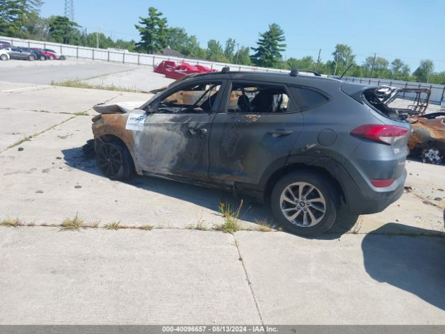 KM8J3CA49HU438479 Hyundai TUCSON SE