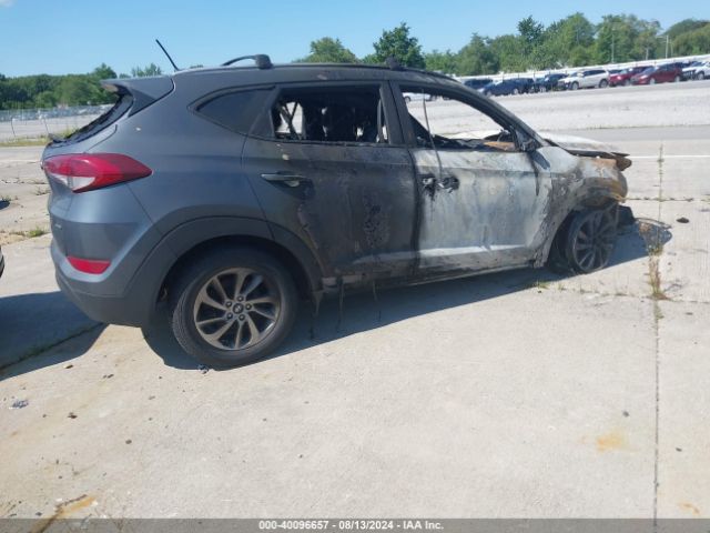 KM8J3CA49HU438479 Hyundai TUCSON SE