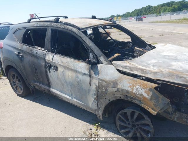 KM8J3CA49HU438479 Hyundai TUCSON SE