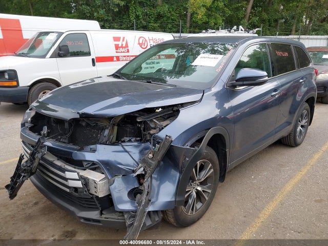 Toyota Highlander Le Plus 2017 5TDBZRFH6HS401593 Image 2