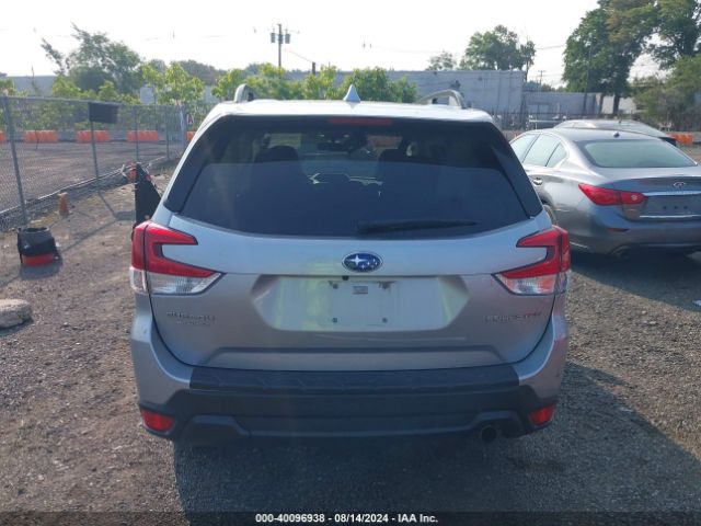 JF2SKASC2KH477597 Subaru Forester Limited