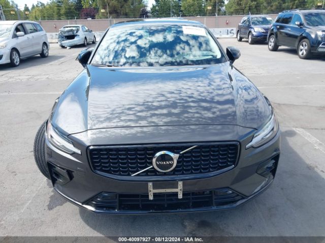 7JRL12TV5PG234487 Volvo S60 B5 Core Dark Theme