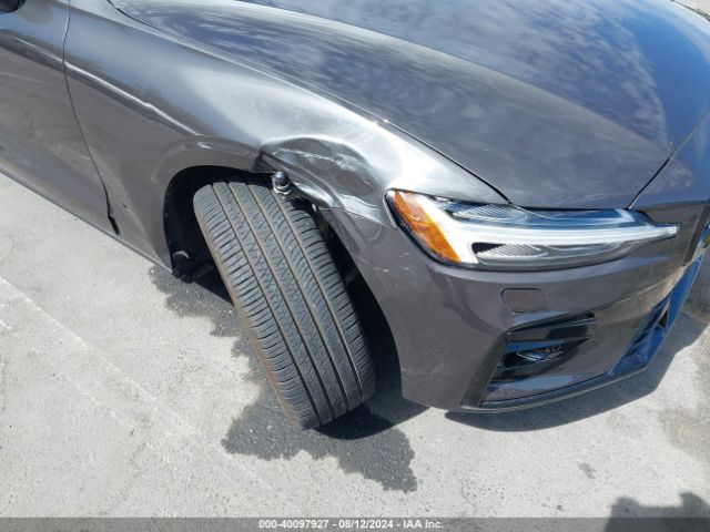 7JRL12TV5PG234487 Volvo S60 B5 Core Dark Theme