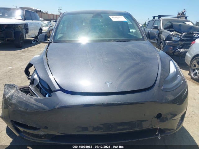 Tesla Model Y Long Range/rwd 2024 7SAYGDED6RF103975 Image 12
