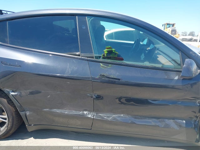 Tesla Model Y Long Range/rwd 2024 7SAYGDED6RF103975 Image 13