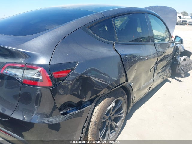 Tesla Model Y Long Range/rwd 2024 7SAYGDED6RF103975 Image 6